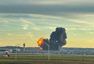 Avión de carga se accidentó en Kentucky y dejó “múltiples” heridos