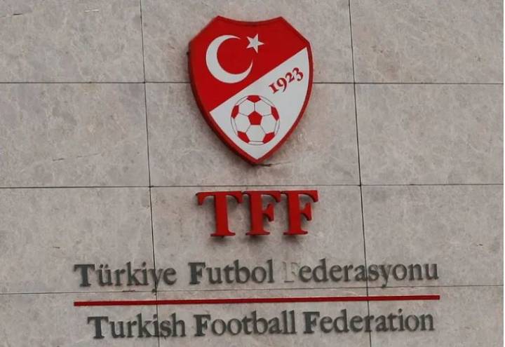 Escándalo en Turquía: arrestan a dirigentes y suspenden a 1,024 futbolistas por apuestas