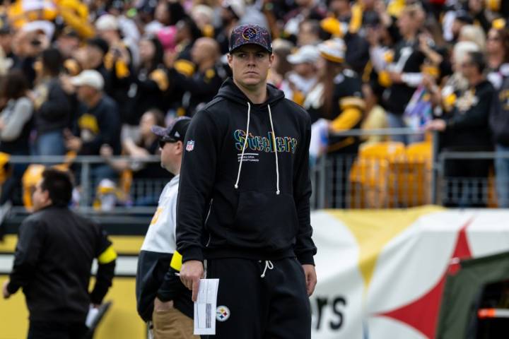 Howard back onto active roster for Steelers