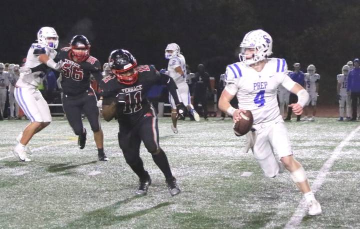 Prep football: Seattle Prep’s fourth-quarter surge ends Hawks’ season