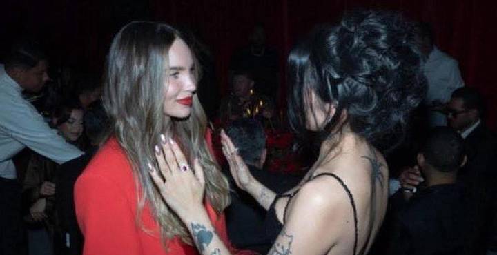 Cara a cara: Belinda y Cazzu coinciden por primera vez en gala de GQ México