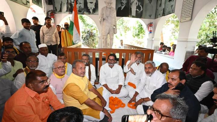 Prashant Kishor undertakes silent fast at Gandhi Ashram in Bihar