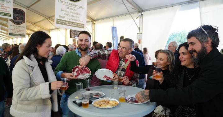 Miles de personas disfrutan del día grande de la Feria del Jamón de Los Pedroches