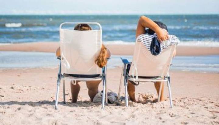 Más vacaciones o más feriados: ¿qué prefieren los chilenos?