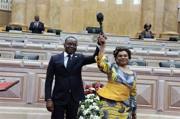 Nuevo presidente del Parlamento de Angola asumió el cargo (+Foto)
