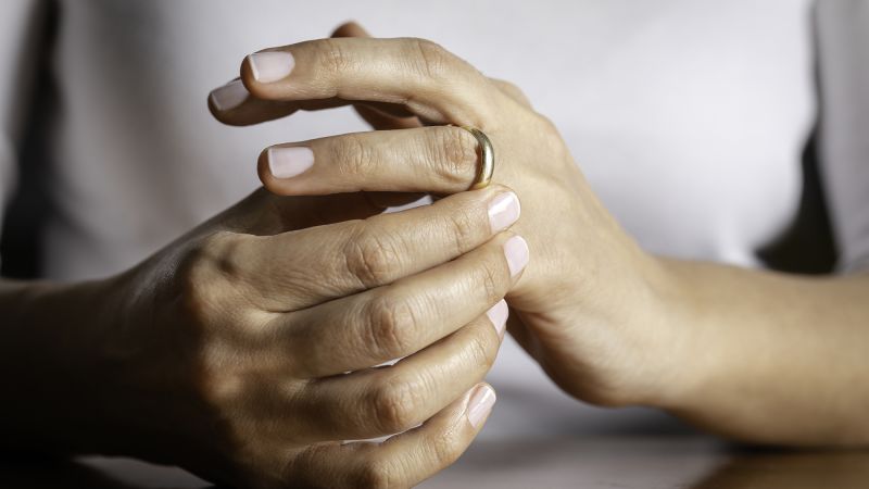 Weighing whether to divorce in 2026? Taking these steps now may lessen some money stress