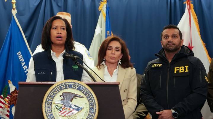 Mayor: D.C. shooting suspect drove cross-country to "attack America"