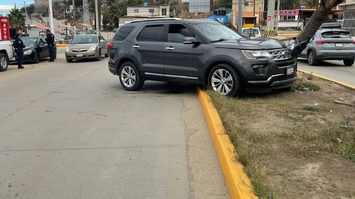 Choques dejan daños materiales, sin heridos