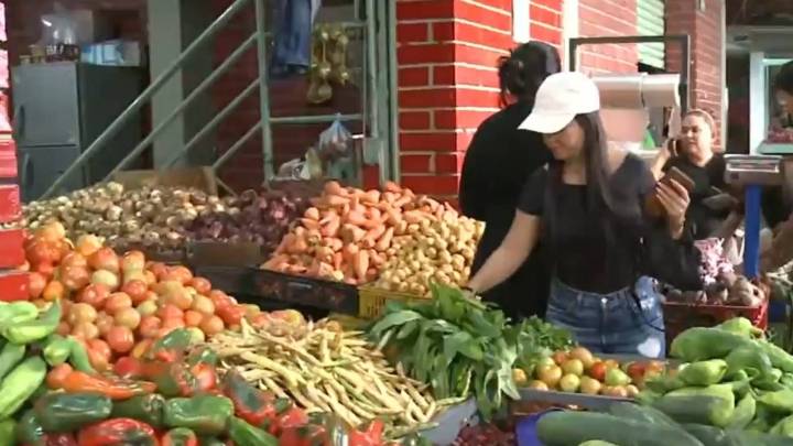 Los alimentos que bajaron y subieron en octubre en Colombia: datos del DANE