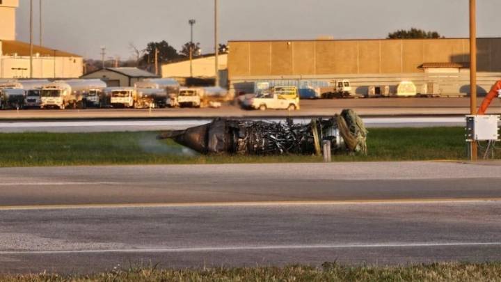 Kentucky plane crash: Left engine fell off plane during take-off before fatal Louisville crash