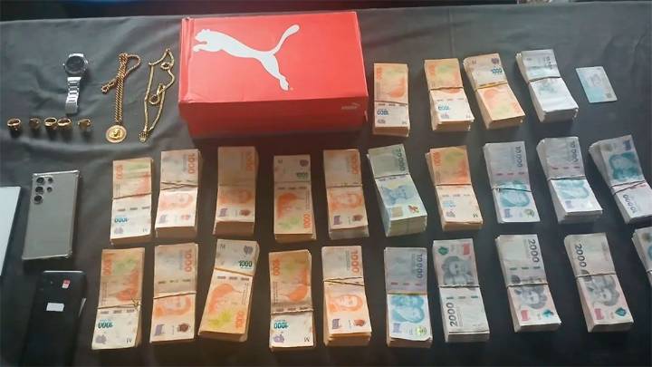 Detienen a dos jóvenes en Córdoba con una gran suma de dinero que no pudieron justificar