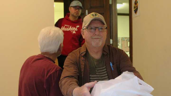 Here are ways to volunteer, donate during the holidays