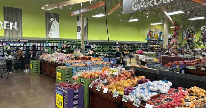 Neighbors step up as shutdown stretches SNAP recipients' budgets