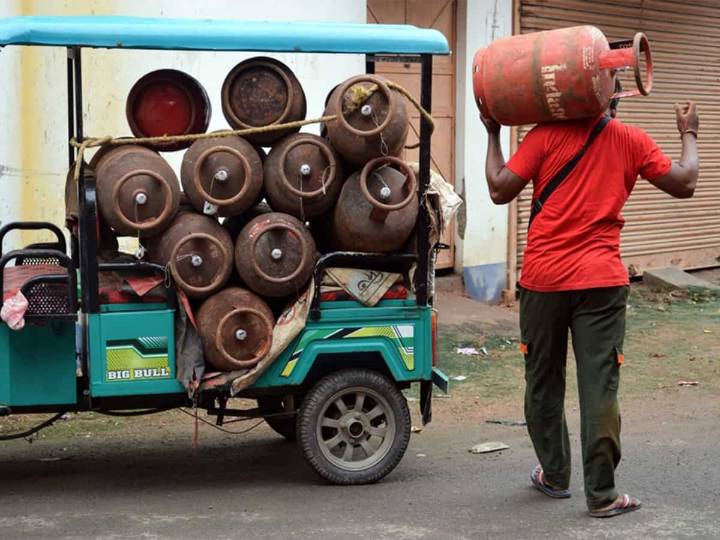 Commercial LPG prices cut by up to Rs 6.5, ATF rates hiked from November 1; domestic LPG unchanged since April