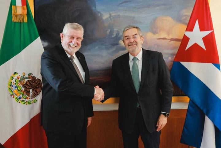 Canciller se reúne con embajador de Cuba