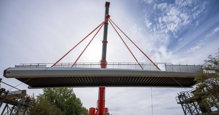Update on new cycle and pedestrian bridge over A10 near Cambridge
