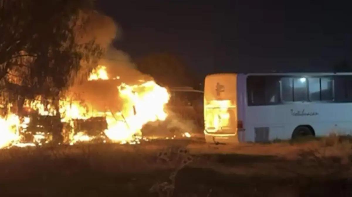 Arden cuatro autobuses de la línea Teotihuacán en Tezoyuca