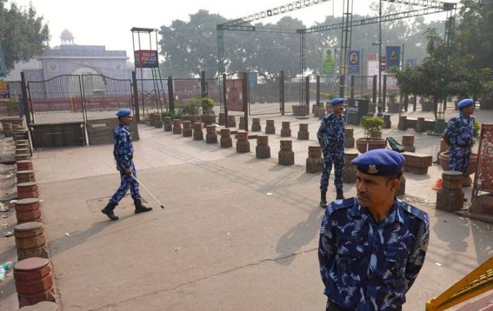 Delhi court sends 4 accused in Red Fort bomb blast to 10