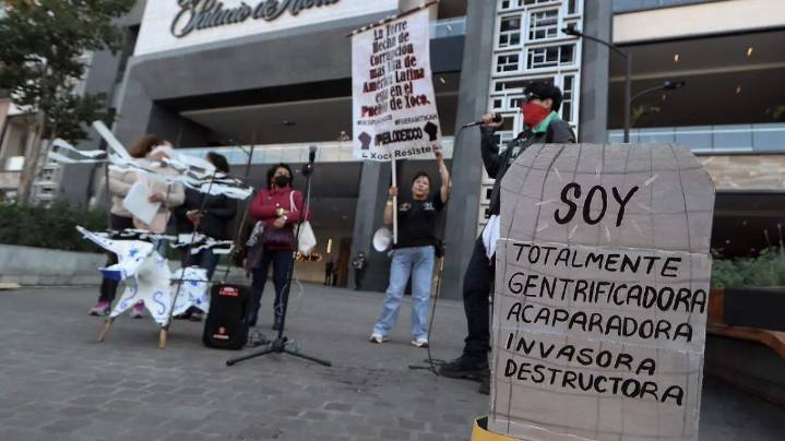 Habitantes de Xoco denuncian falta de agua y encarecimiento de la vivienda a causa de la Torre Mítikah