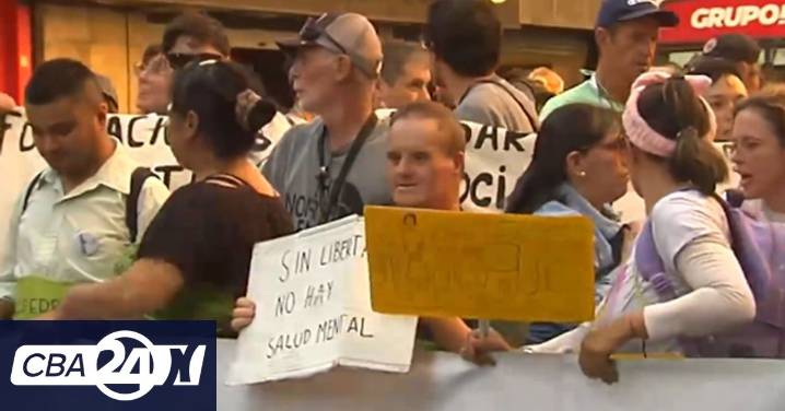 Marcha de Salud Mental en Córdoba: advierten por la “explosión de la demanda” en hospitales