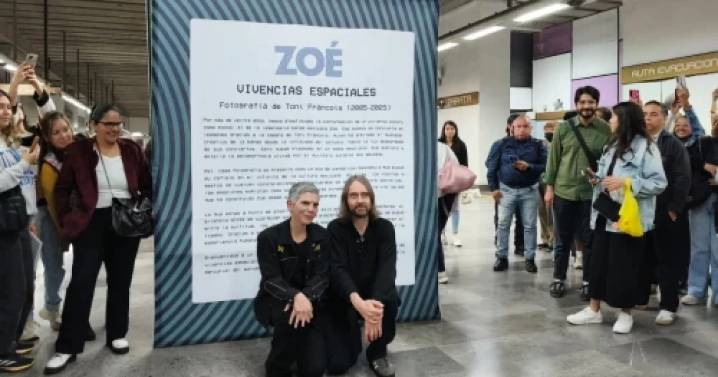 Exposición de Zoé en el Metro de CDMX: ¿Dónde y hasta cuándo puedes visitar las fotos “Vivencias espaciales”?