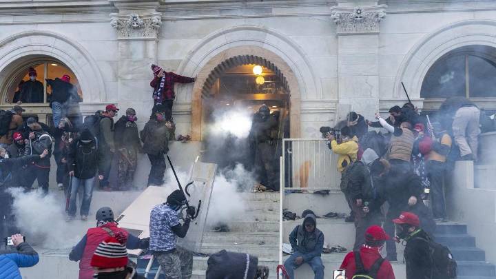 Trump insiste en su "obligación" de demandar a la BBC por alterar sus palabras previas al asalto al Capitolio