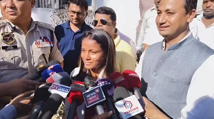 Uma Chetry Returns Home to Assam: Welcomed With Heartfelt Felicitation