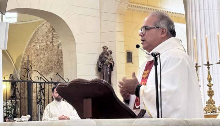 Alcalde León Jurado acompañó al presbítero Joel Núñez en su juramento como párroco de la Catedral de Valencia