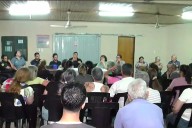 Reunión de vecinos con autoridades policiales y un fiscal tras reiterados robos en barrio Santa Lucía