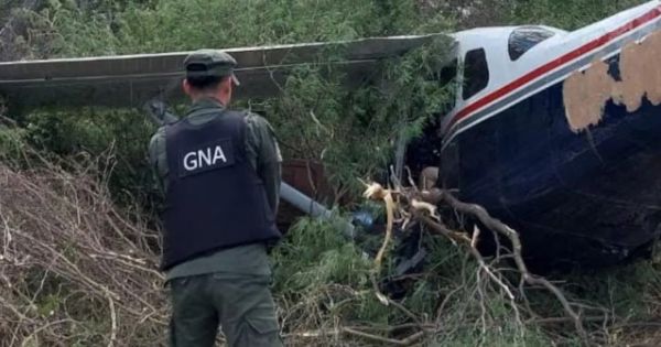 La pista que dejaron los narcos de la avioneta antes de ser detenidos en la terminal