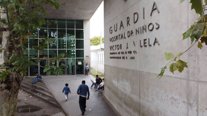 Una adolescente de 14 años resultó herida en una balacera contra una casa