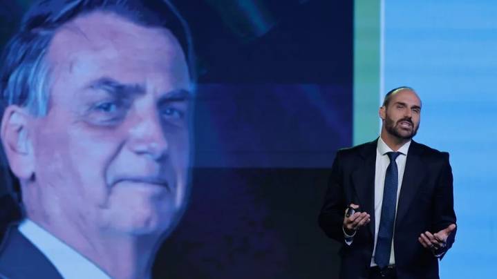 Máximo tribunal de Brasil admite la denuncia contra Eduardo Bolsonaro por "coacción a la justicia"