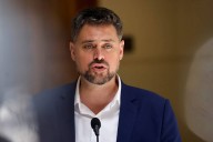 Manouchehri y AC contra juez Simpertigue: “Confío en que la Cámara de Diputados va a actuar conforme a los intereses de los chilenos”