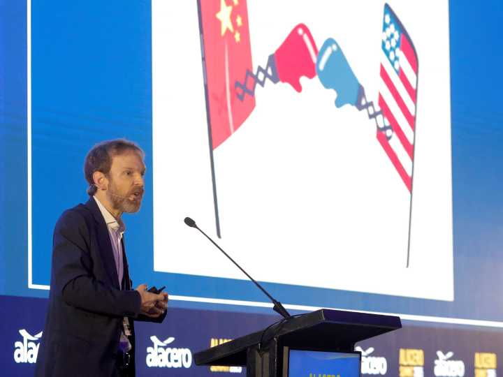 Advertencia a los industriales del acero: "China es un tsunami, sino corremos nos ahoga"