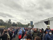 Con frío y hasta seis horas formados, inicia mega jornada de vacunación de la UNAM en CdMx