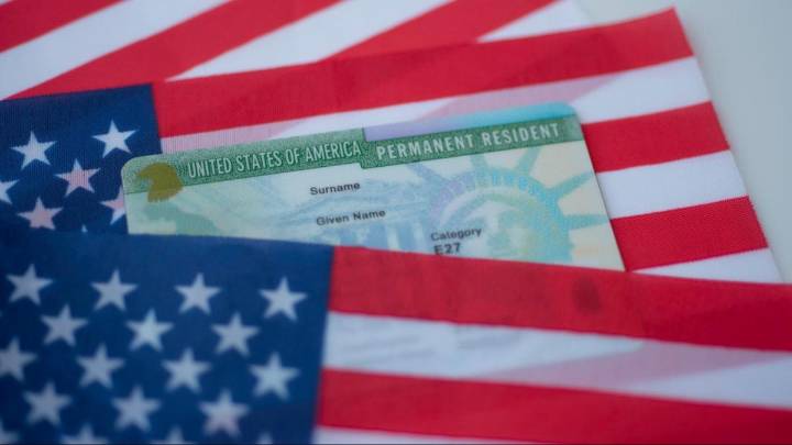 Estados Unidos anuncia que hará 'revisión rigurosa' de todas las green cards de migrantes de países considerados de 'preocupación': esto se sabe