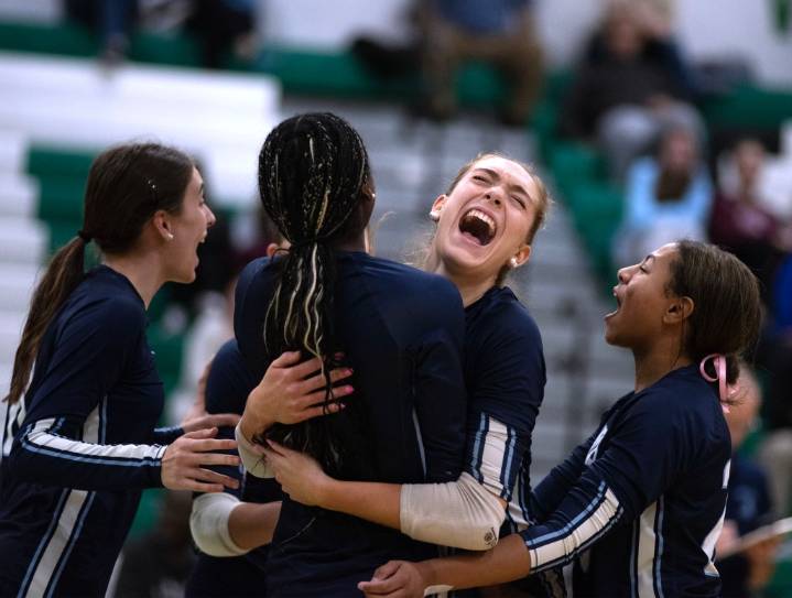 Howard volleyball sweeps Arundel for spot in 3A state final