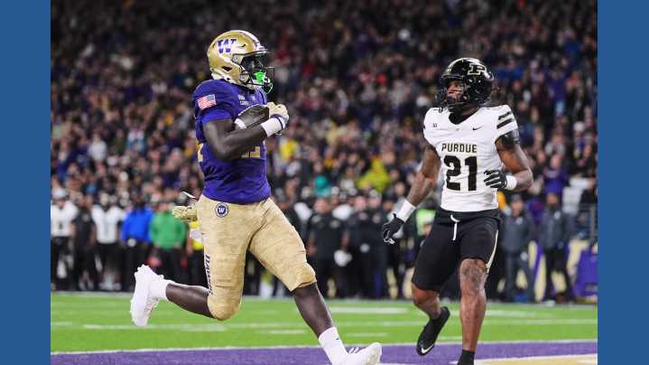 Adam Mohammed rushes for career-high 3 touchdowns, Washington trounces Purdue 49