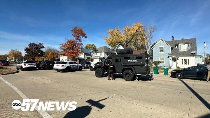 RIGHT NOW: Section of Broadway Street closed Thursday morning, Mishawaka police, SWAT on scene