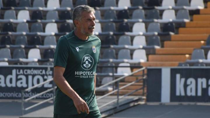 Una nueva derrota del Badajoz acaba con el cese de Marrero