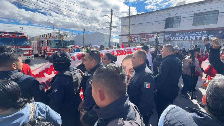 Reúne desfile revolucionario a Miles pese a lluvia y granizo