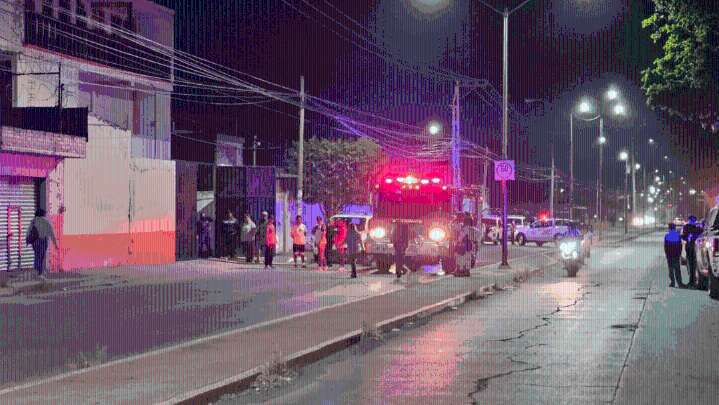 Motín e incendio en anexo de Salamanca deja al menos 30 internos fugados