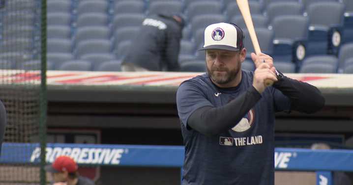 Guardians manager Stephen Vogt wins 2025 AL Manager of the Year Award