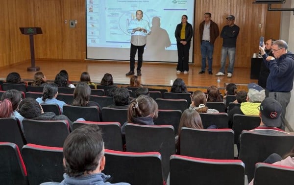 Conalep Chihuahua fortalece lazos familiares con taller para madres y padres