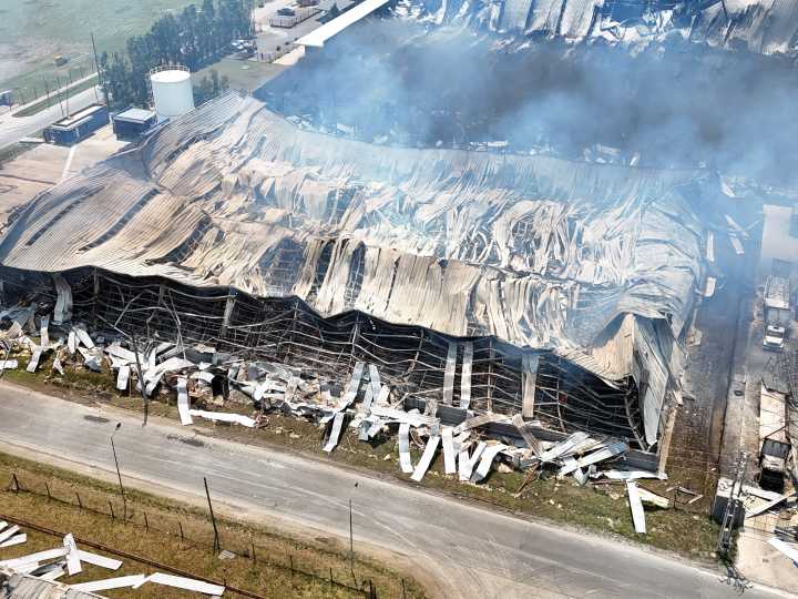 Incendio y explosión en Ezeiza: "Hizo temblar las ventanas y hasta el suelo", el relato del susto que pasaron los vecinos