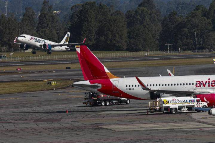 Venezuela revocó concesión a seis reconocidas aerolíneas, incluyendo a Avianca y Latam: “Quédense con sus aviones”