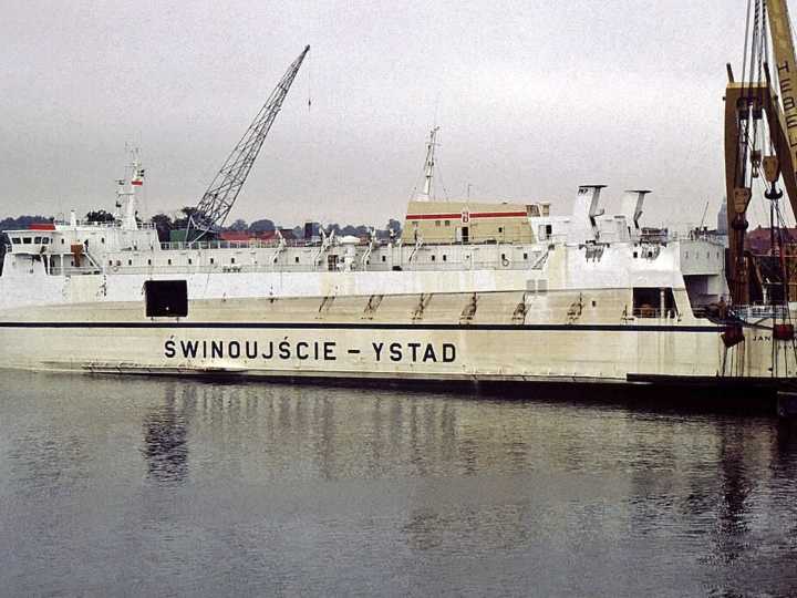 El “Titanic polaco”: la historia real del naufragio que recrea una de las series de Netflix del momento