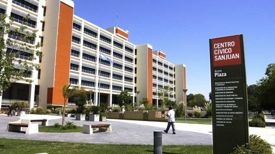 Trabajadores del Centro Cívico se manifestaron en la mañana