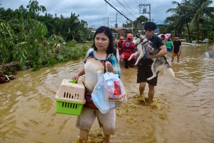 El tifón Kalmaegi toca tierra en el centro de Vietnam