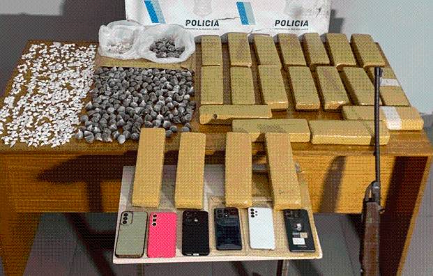 Más de once kilos de marihuana, cocaína lista para vender y cuatro detenidos en...